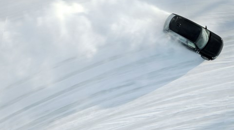 Новый электрический Range Rover 2024 без камуфляжа перед зимним дебютом