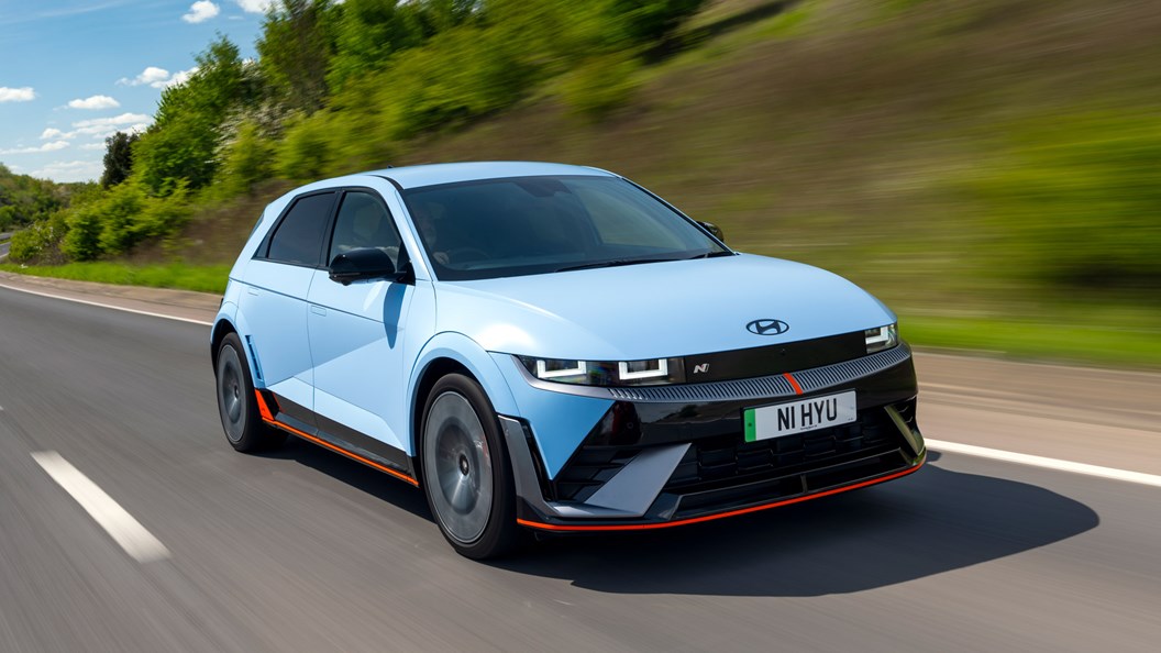 Обзор Hyundai Ioniq 5 N: Хот-хэтч EV за рулем в Великобритании