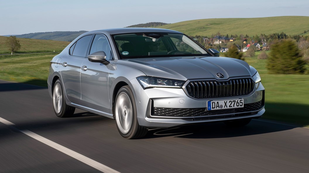 Обзор Skoda Superb Hatchback (2024): лучший в своем классе