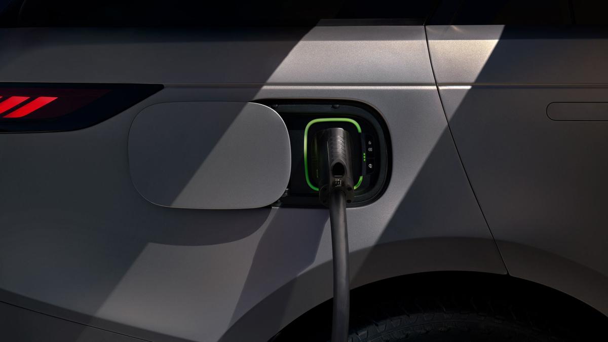 Range Rover Sport Electric сзади