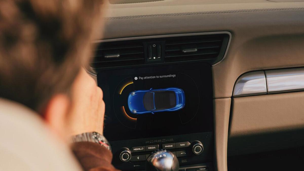Парктроник на экране Porsche PCCM Plus
