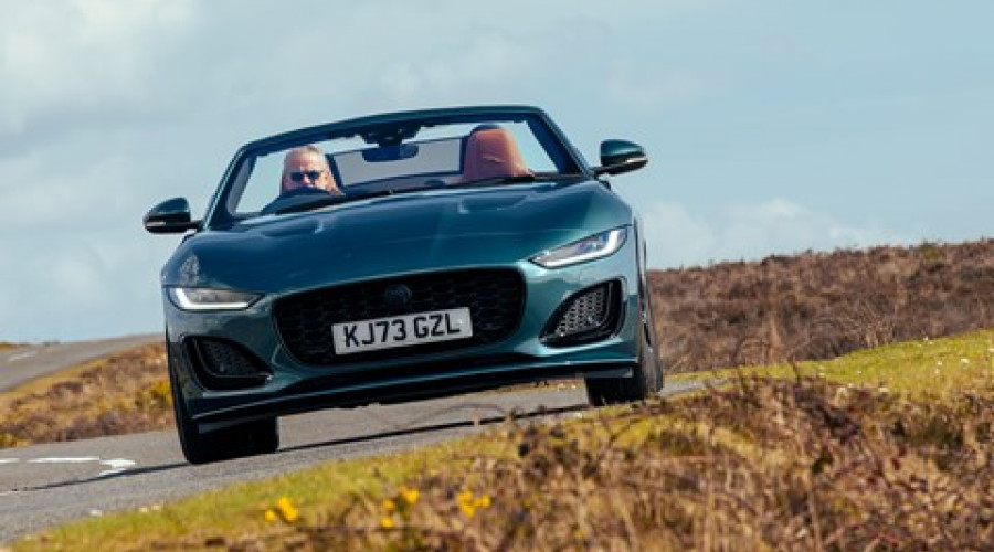 Задний ход в будущее с Jaguar F-Type