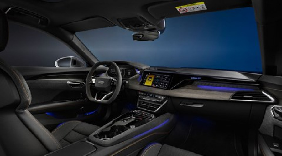 Быстрее, ногастее и (немного) легче: обновленный Audi e-tron GT с мощностью до 912 л.с.