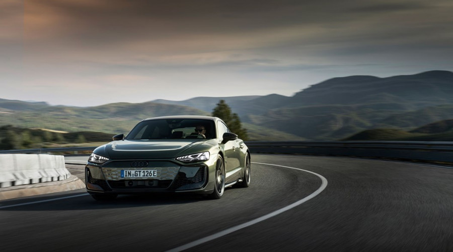 Быстрее, ногастее и (немного) легче: обновленный Audi e-tron GT с мощностью до 912 л.с.